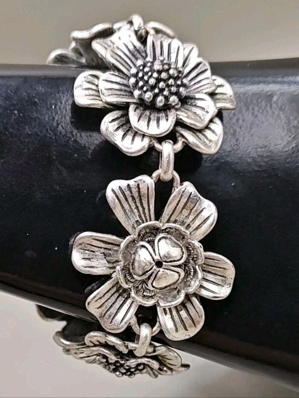 Lucky Brand Daisy Sunflower Links Toggle Bracelet Antiqued Silver Tone 3D Flower